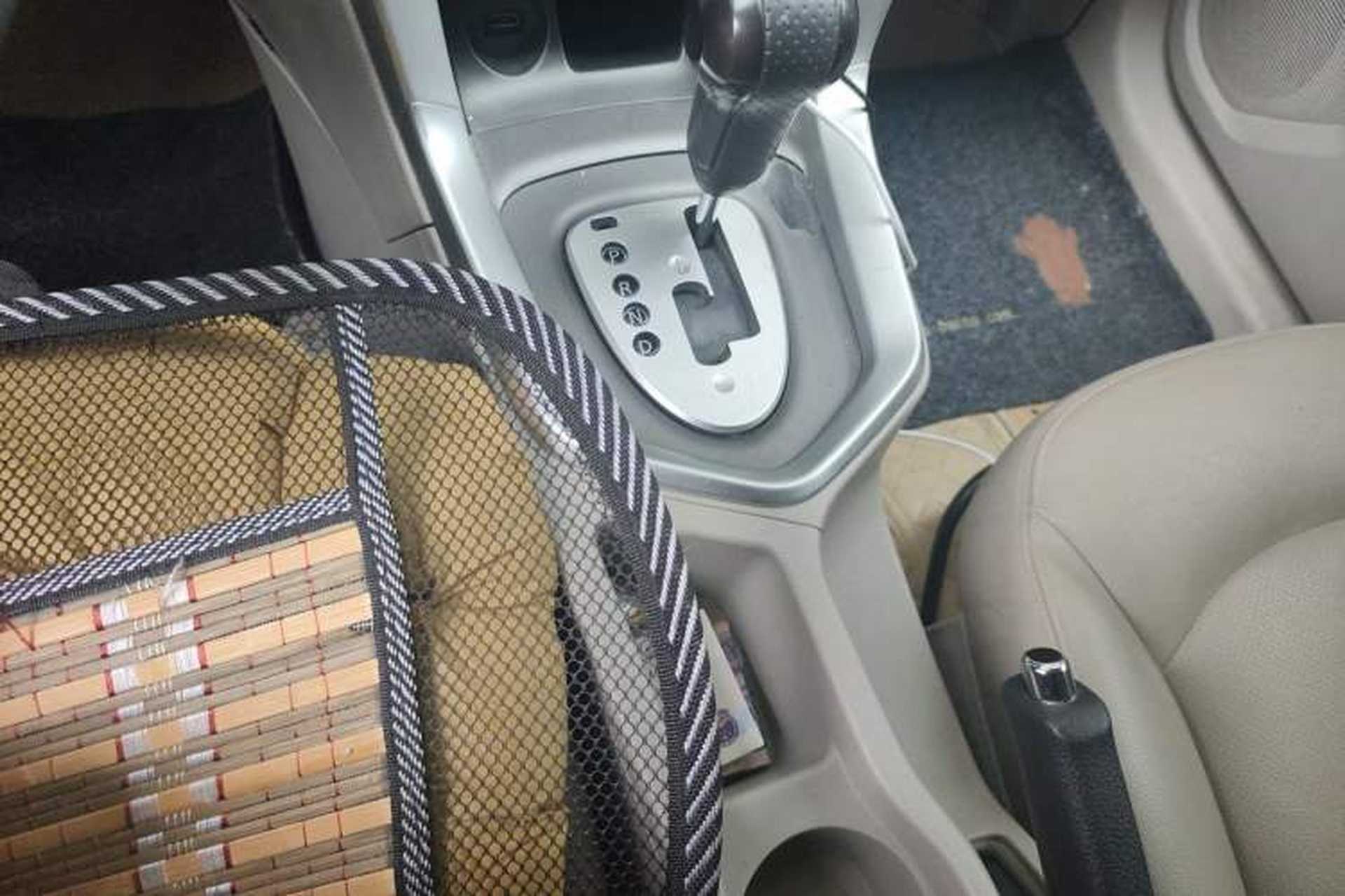 Used Venucia T70 2015 2.0L CVT Smart Edition Gear Lever