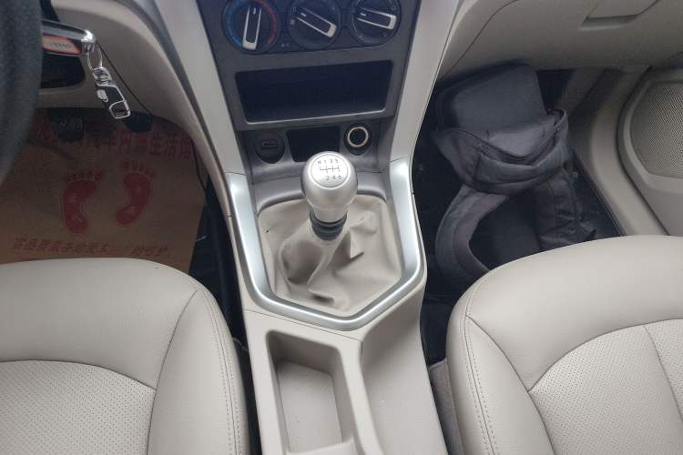 Used Venucia T70 2015 2.0L Manual RuiXiang Edition Gear Lever