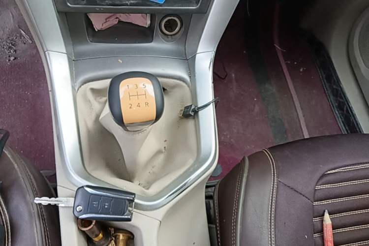 Used Venucia T70 2015 1.6L Manual Ruixing Edition Gear Lever