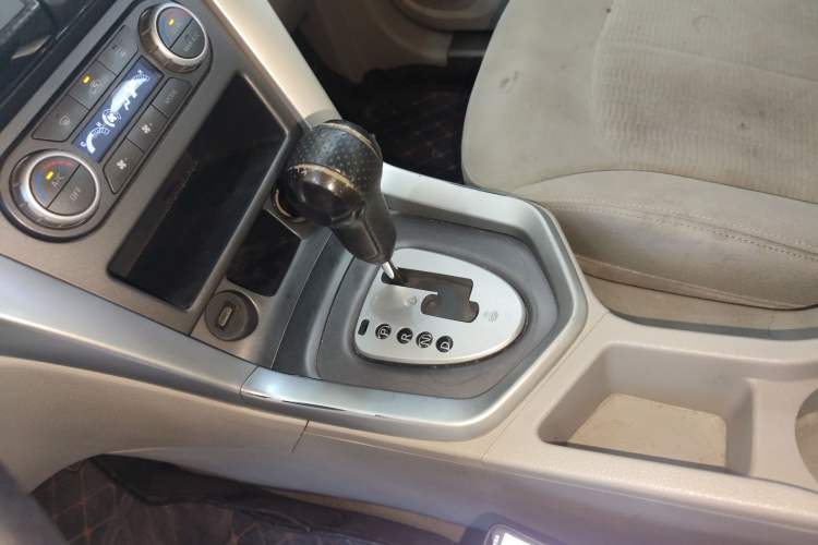 Used Venucia T70 2015 2.0L CVT Smart Edition Gear Lever