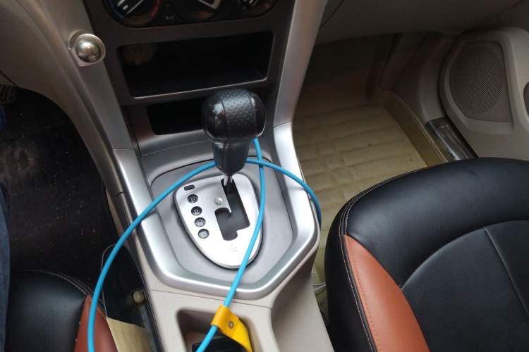 Used Venucia T70 2015 2.0L CVT Smart Choice Edition Gear Lever