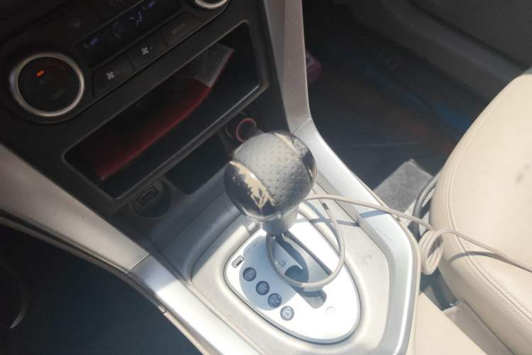 Used Venucia T70 2015 2.0L CVT Smart Edition Gear Lever