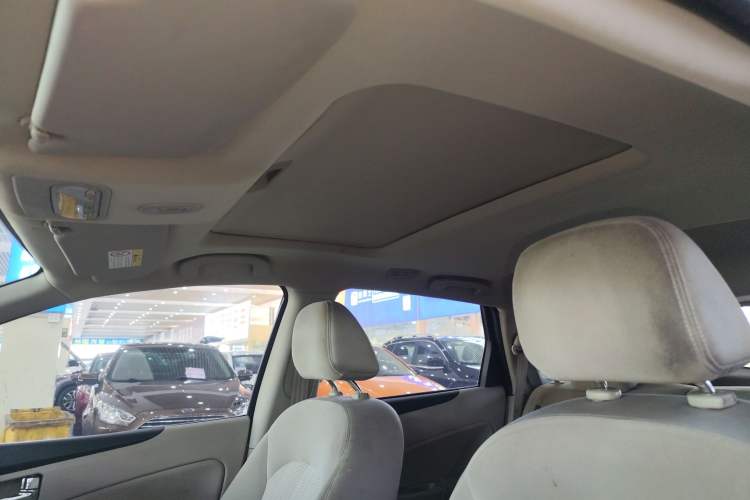 Used Venucia T70 2015 2.0L CVT Smart Edition Headliner