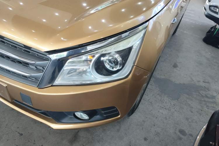 Used Venucia T70 2015 2.0L CVT Smart Edition Left Front Headlight