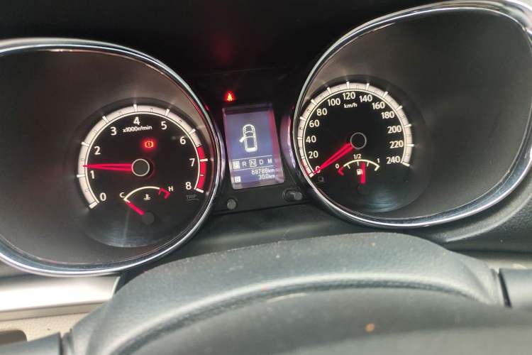 Used Venucia T70 2015 2.0L CVT Smart Edition Odometer Close Up