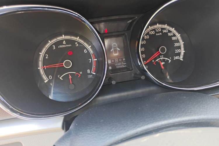 Used Venucia T70 2015 2.0L CVT Smart Edition Odometer Close Up