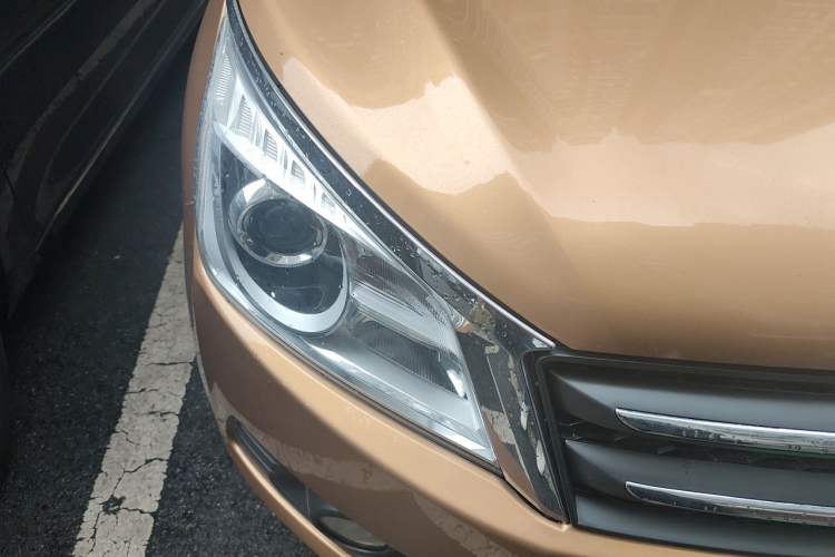 Used Venucia T70 2015 2.0L CVT Smart Edition Right Front Headlight