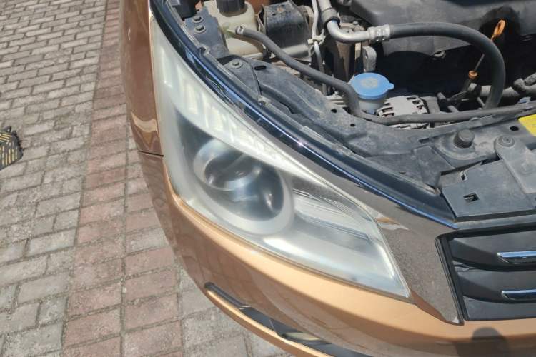 Used Venucia T70 2015 2.0L CVT Smart Edition Right Front Headlight