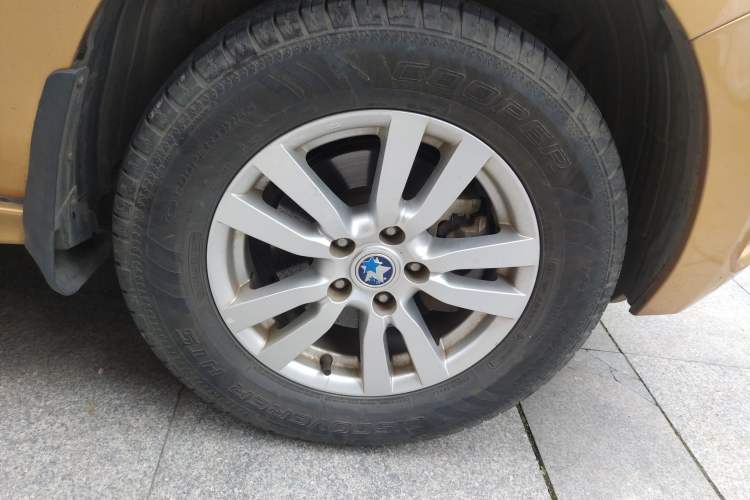 Used Venucia T70 2015 2.0L CVT Smart Choice Edition Right Front Wheel Hub