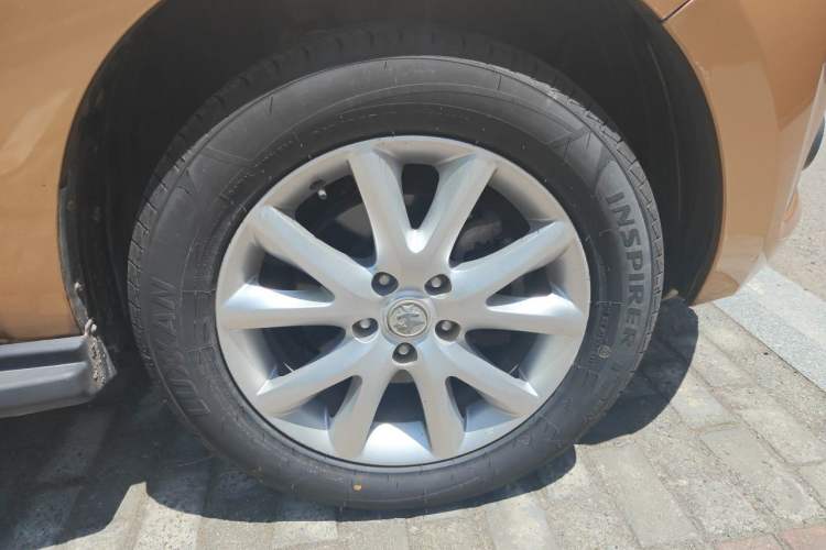 Used Venucia T70 2015 2.0L CVT Smart Edition Right Front Wheel Hub