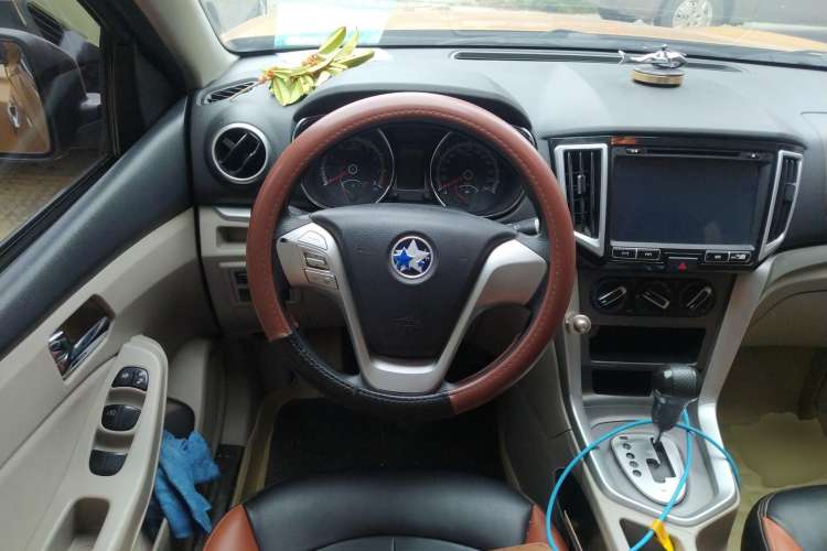 Used Venucia T70 2015 2.0L CVT Smart Choice Edition Steering Wheel