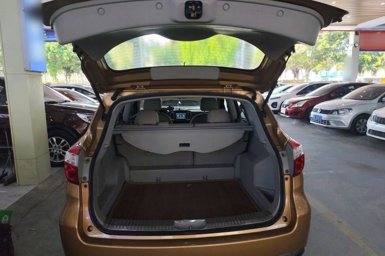 Used Venucia T70 2015 2.0L CVT Smart Edition Trunk