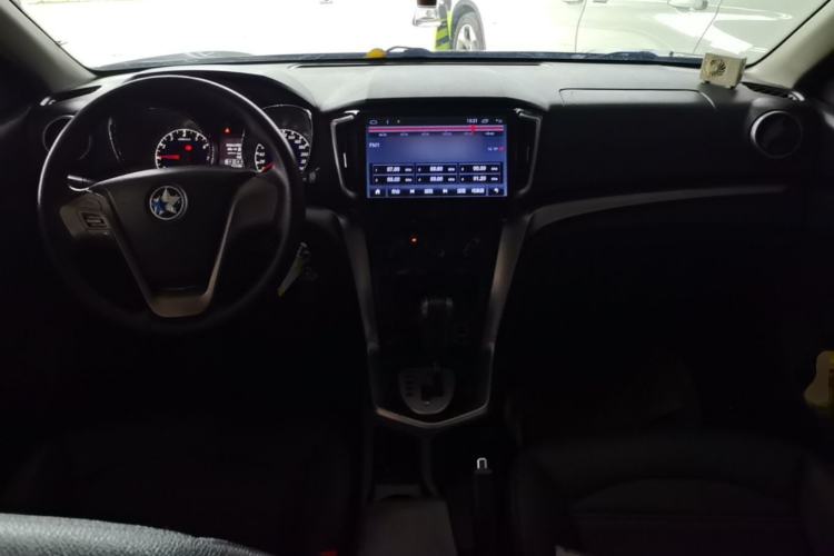 Used Venucia T70 2016 2.0L CVT Smart Choice Edition Center Console