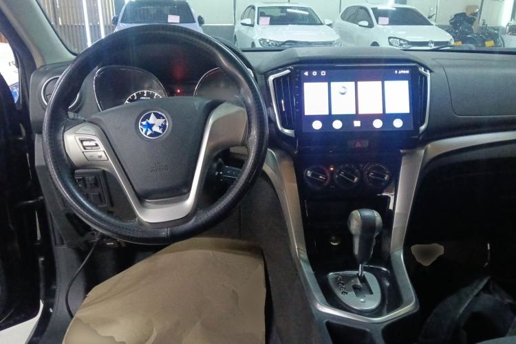 Used Venucia T70 2016 2.0L CVT Smart Choice Edition Center Console
