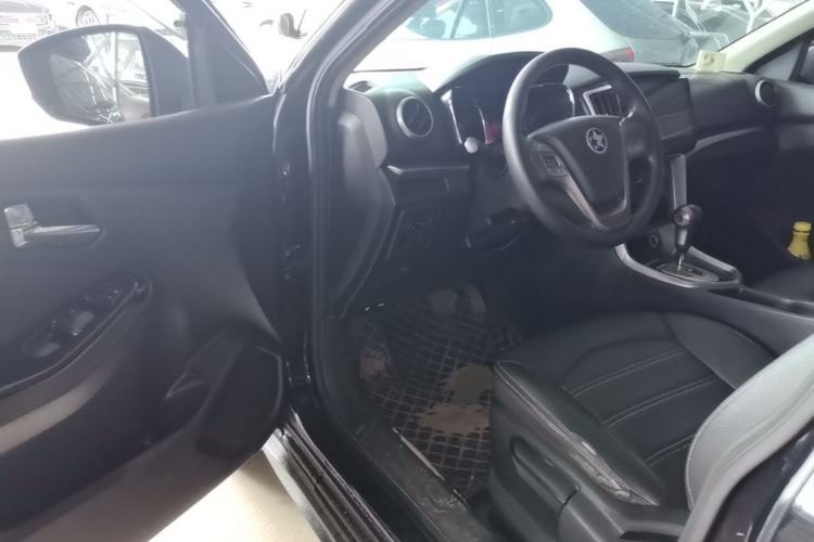 Used Venucia T70 2016 2.0L CVT Smart Choice Edition Driver Seat