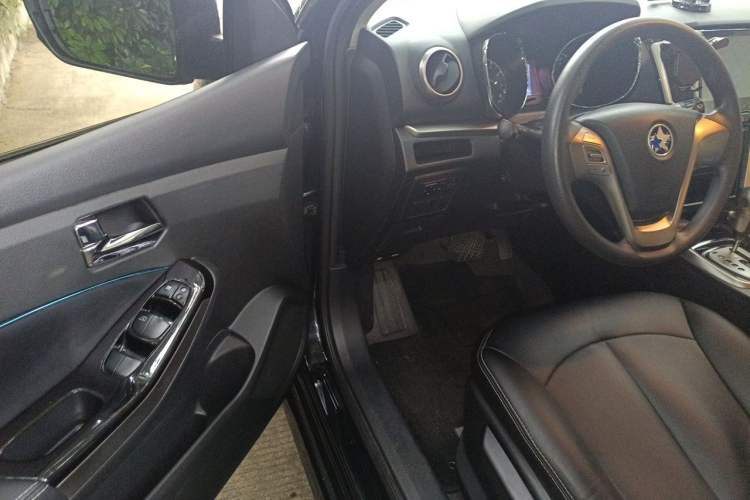 Used Venucia T70 2016 2.0L CVT Smart Choice Edition Driver Seat