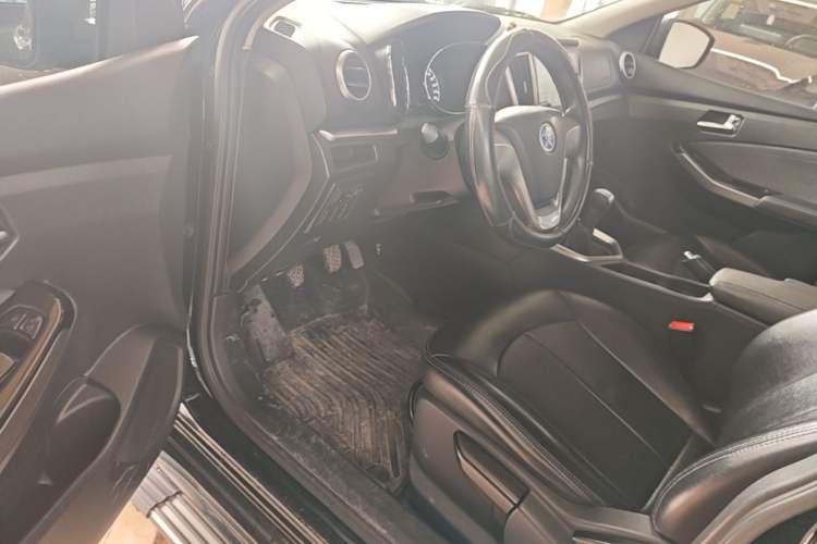 Used Venucia T70 2016 1.6L Manual Ruixing Edition Driver Seat