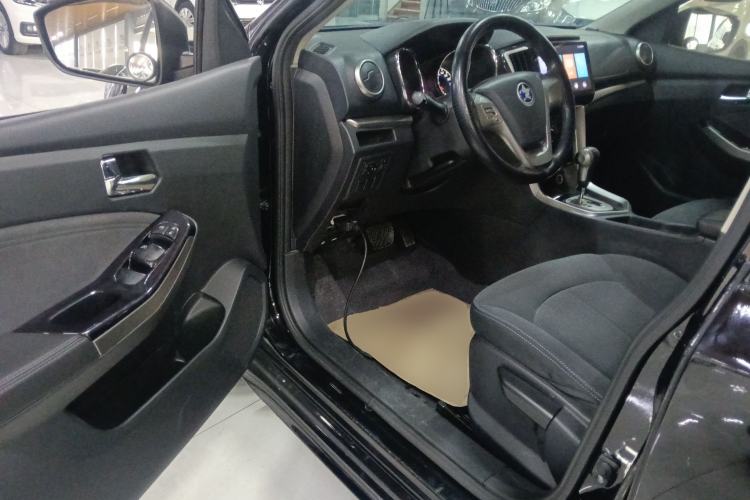 Used Venucia T70 2016 2.0L CVT Smart Choice Edition Driver Seat