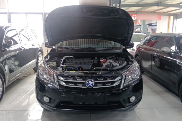 Used Venucia T70 2016 2.0L CVT Smart Choice Edition Engine Bay