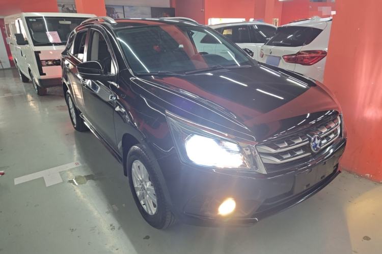 Used Venucia T70 2016 2.0L CVT Smart Choice Edition Exterior 2