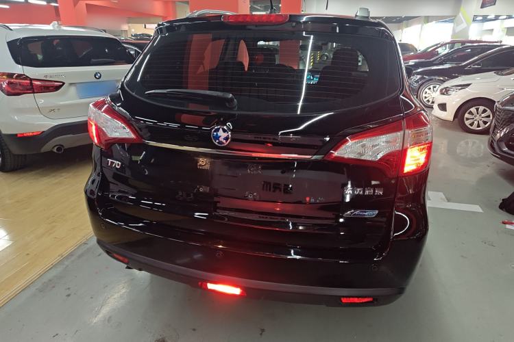 Used Venucia T70 2016 2.0L CVT Smart Choice Edition Exterior 4