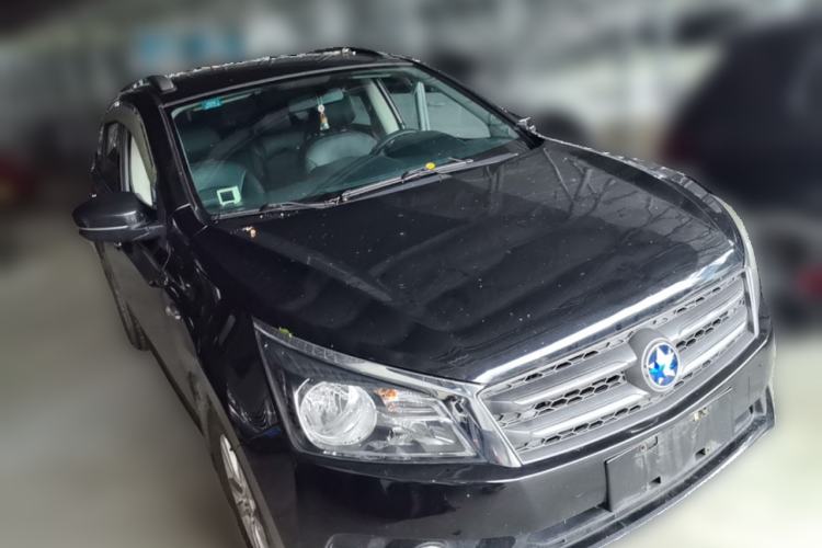 Used Venucia T70 2016 2.0L CVT Smart Choice Edition Front Right 45 Deg