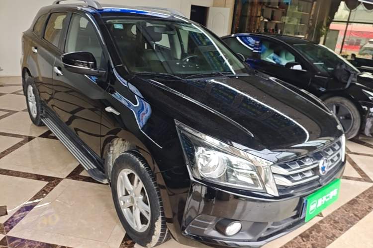 Used Venucia T70 2016 1.6L Manual Ruixing Edition Front Right 45 Deg