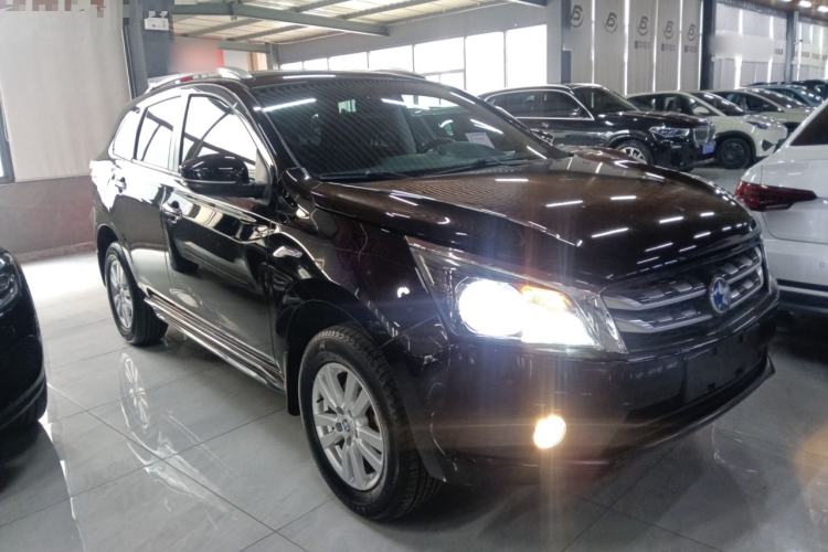 Used Venucia T70 2016 2.0L CVT Smart Choice Edition Front Right 45 Deg