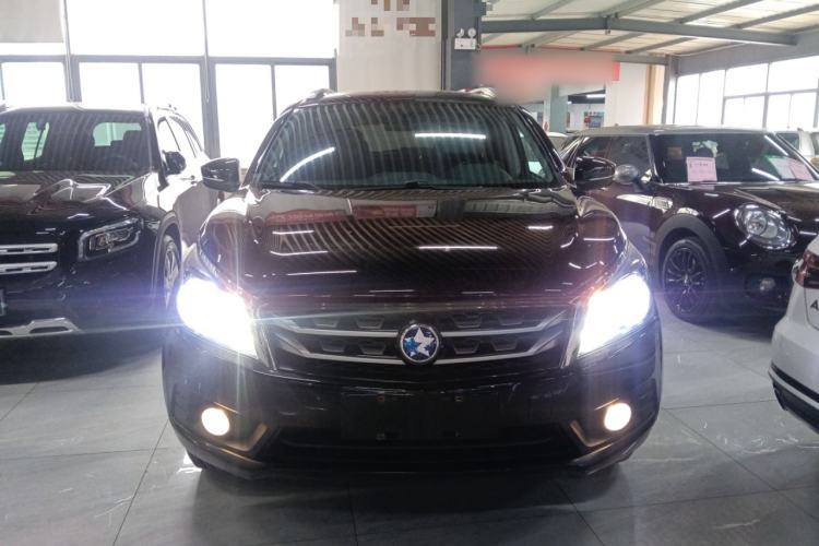 Used Venucia T70 2016 2.0L CVT Smart Choice Edition Front