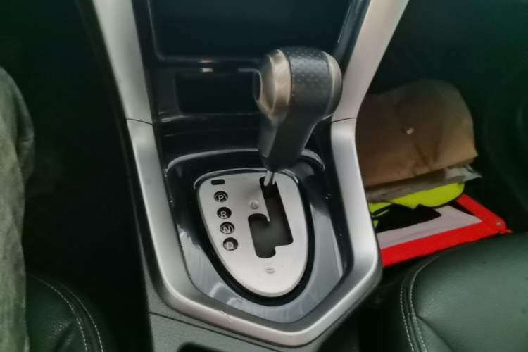 Used Venucia T70 2016 2.0L CVT Smart Choice Edition Gear Lever