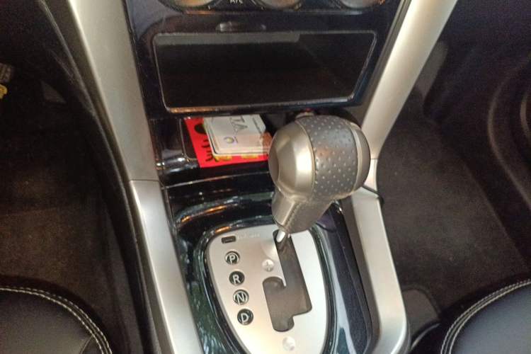 Used Venucia T70 2016 2.0L CVT Smart Choice Edition Gear Lever