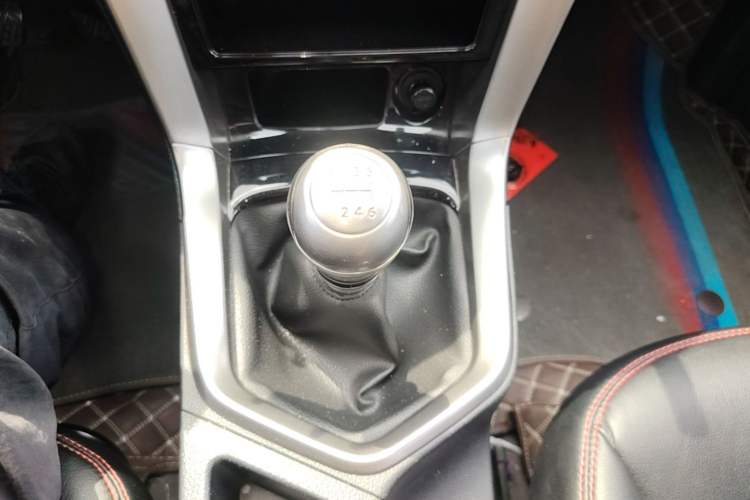Used Venucia T70 2016 2.0L Manual RuiQu Version Gear Lever
