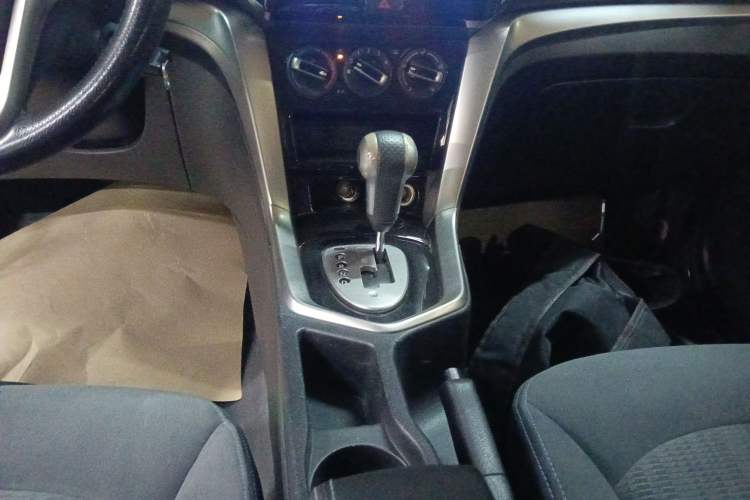 Used Venucia T70 2016 2.0L CVT Smart Choice Edition Gear Lever