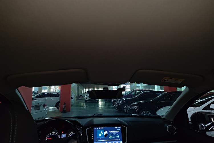 Used Venucia T70 2016 2.0L CVT Smart Choice Edition Headliner