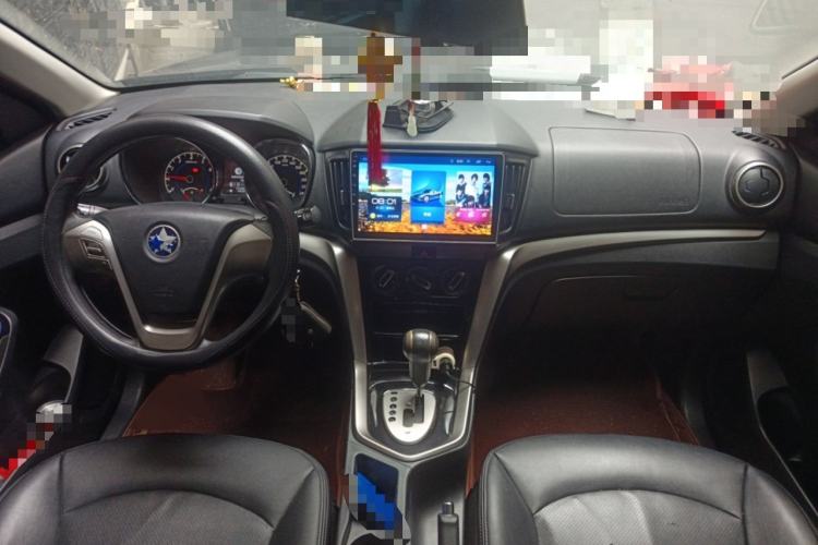 Used Venucia T70 2016 2.0L CVT Smart Choice Edition Interior 2