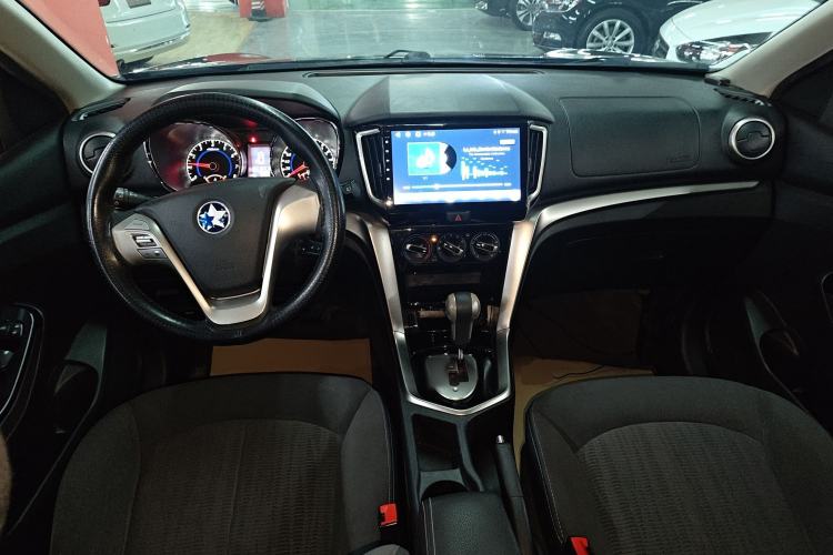 Used Venucia T70 2016 2.0L CVT Smart Choice Edition Interior 2