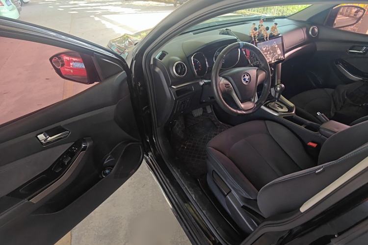 Used Venucia T70 2016 2.0L CVT Smart Choice Edition Interior 2
