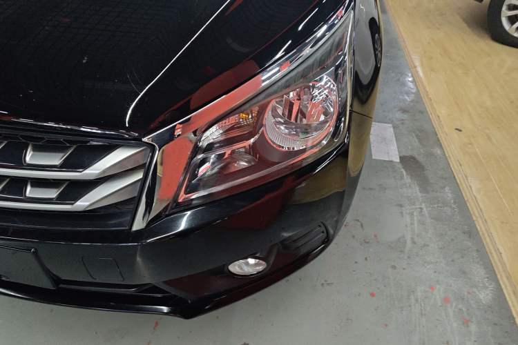 Used Venucia T70 2016 2.0L CVT Smart Choice Edition Left Front Headlight