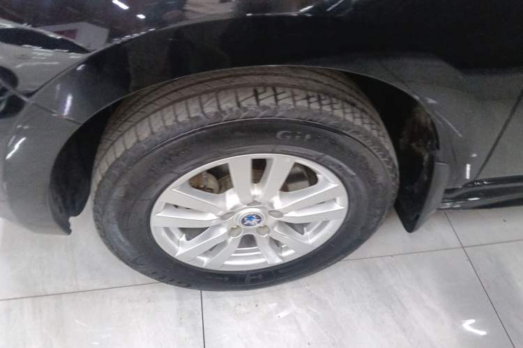 Used Venucia T70 2016 2.0L CVT Smart Choice Edition Left Front Wheel Hub