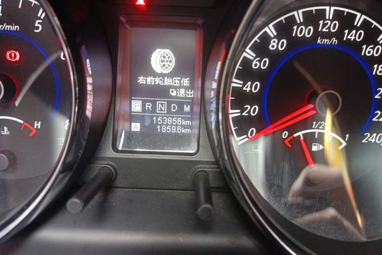 Used Venucia T70 2016 2.0L CVT Smart Choice Edition Odometer Close Up