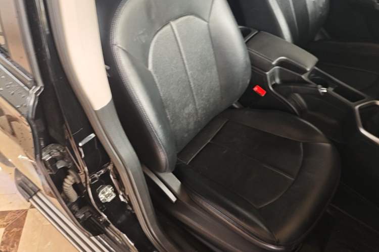 Used Venucia T70 2016 1.6L Manual Ruixing Edition Right Front Seat