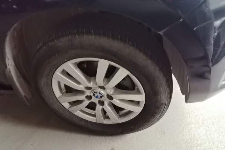 Used Venucia T70 2016 2.0L CVT Smart Choice Edition Right Front Wheel Hub