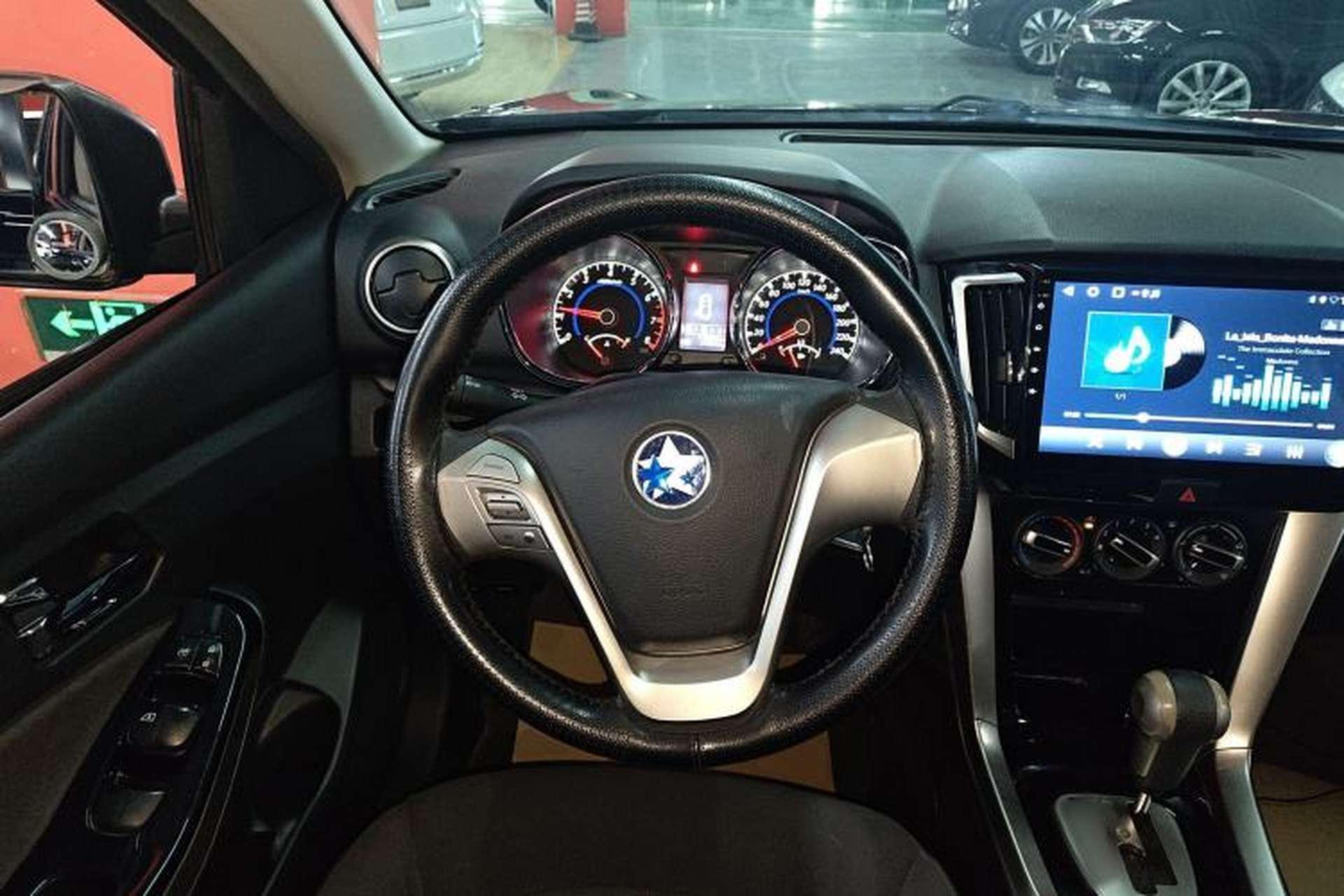 Used Venucia T70 2016 2.0L CVT Smart Choice Edition Steering Wheel