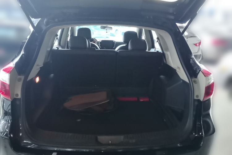 Used Venucia T70 2016 2.0L CVT Smart Choice Edition Trunk
