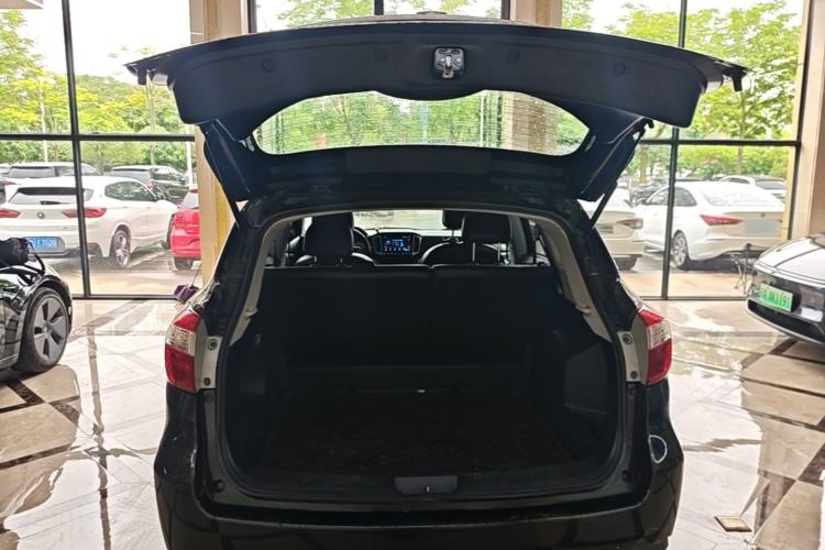 Used Venucia T70 2016 1.6L Manual Ruixing Edition Trunk