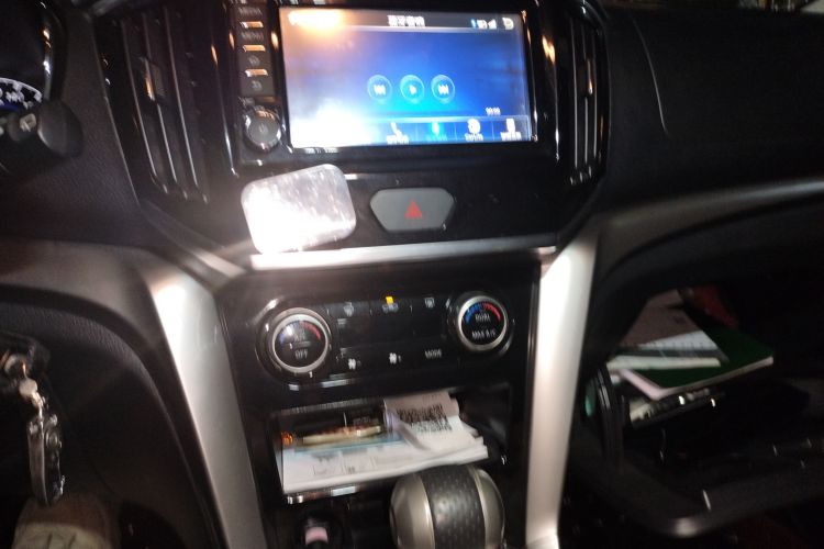 Used Venucia T70 2016 2.0L CVT Smart Edition Audio And AC Panel