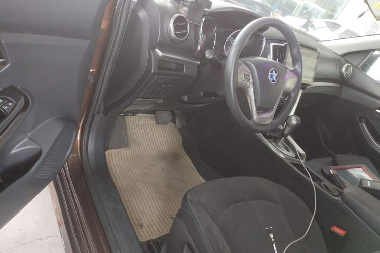Used Venucia T70 2016 2.0L CVT Smart Choice Edition Driver Seat