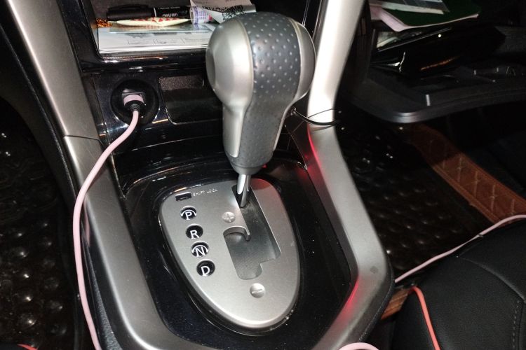 Used Venucia T70 2016 2.0L CVT Smart Edition Gear Lever