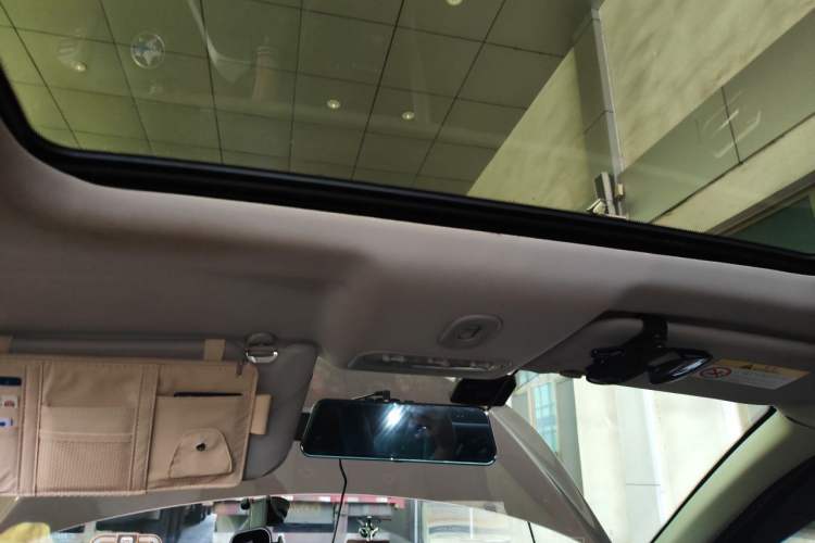 Used Venucia T70 2016 2.0L CVT Smart Edition Headliner