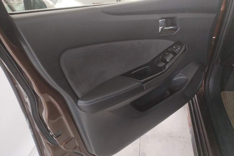 Used Venucia T70 2016 2.0L CVT Smart Choice Edition Left Front Door Interior